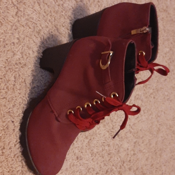 Burgundy heel boots - Picture 2 of 2